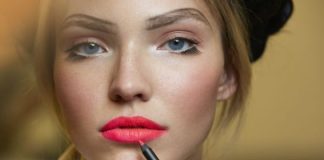 I rossetti per l’estate 2016: toni del rosa extra glossy che si ispirano alle vacanze