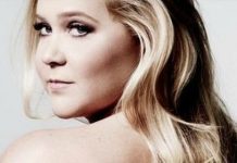 Amy Schumer posa nuda per la copertina del suo libro e diventa un’icona curvy
