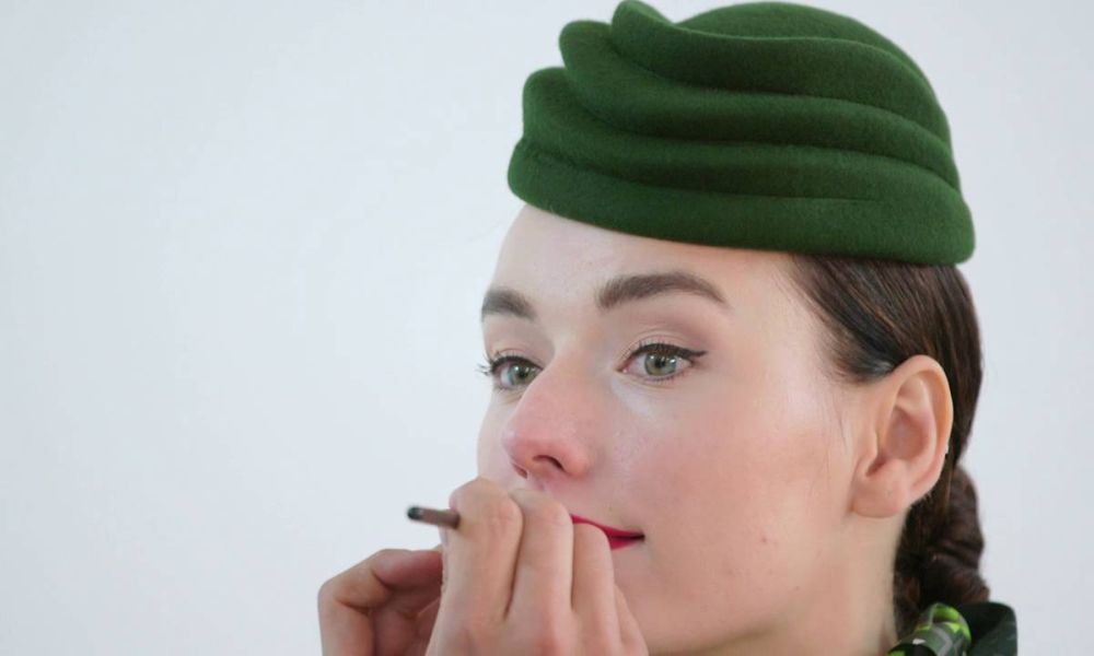 Hostess Alitalia: il nuovo rossetto creato da Diego dalla Palma apposta per loro
