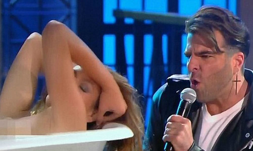 Cindy Crawford nuda in una vasca da bagno