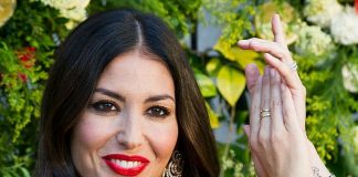 Elisabetta Gregoraci supersexy in abito rosso fuoco