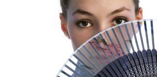 Chicche di stile: il ventaglio, un accessorio sempre di moda