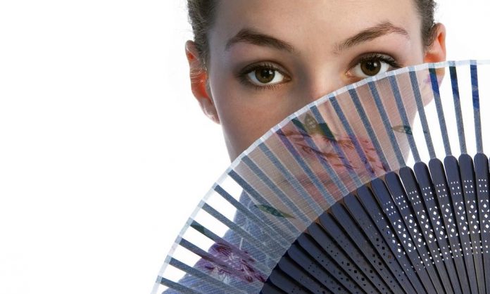Chicche di stile: il ventaglio, un accessorio sempre di moda