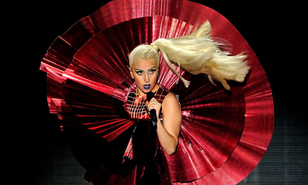 Provocatrice, estrosa, diva: Lady Gaga la "regina" dei Look