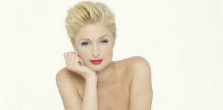 Paris Hilton presenta Gold Rush in abito sexy dorato