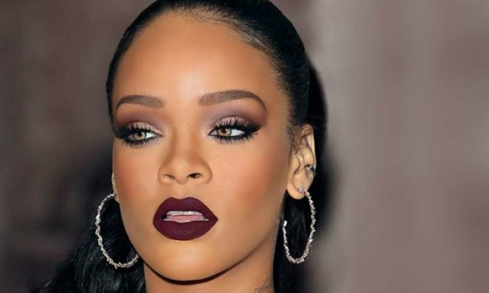 Rihanna: look sexy e originale per il concerto al San Siro