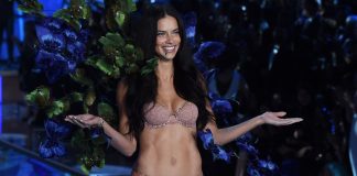 Adriana Lima sexy per il nuovo profumo Victoria’s Secret [VIDEO]