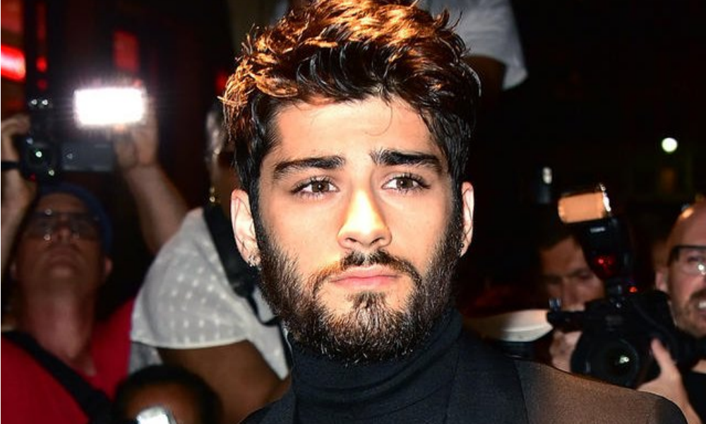 Zayn Malik al fashion show di Tom Ford durante la New York Fashion Week ha sfoggiato un nuovo taglio di barba che segna una sorta di simbolico addio ai giorni da "sbarbato" cantante della boyband One Direction