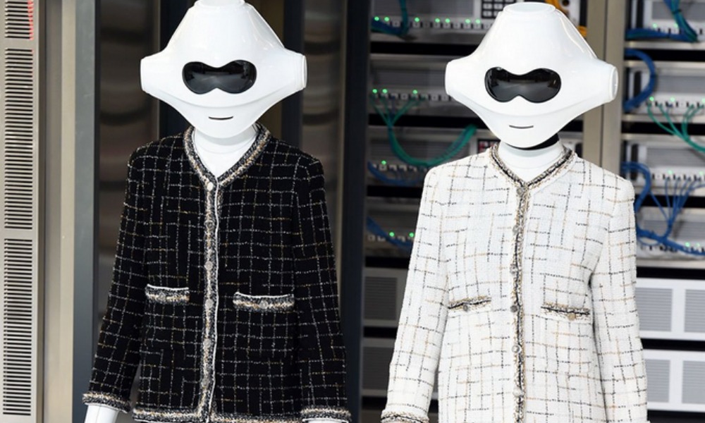 Parigi Fashion Week: Chanel, i robot con i tailleur in tweed e la sfilata futurista