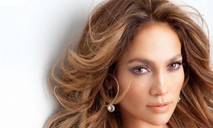 Jennifer Lopez, sedere da 1 milione di like