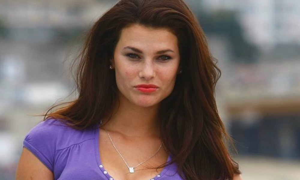 Dayane Mello, sexy trasparenze in passerella