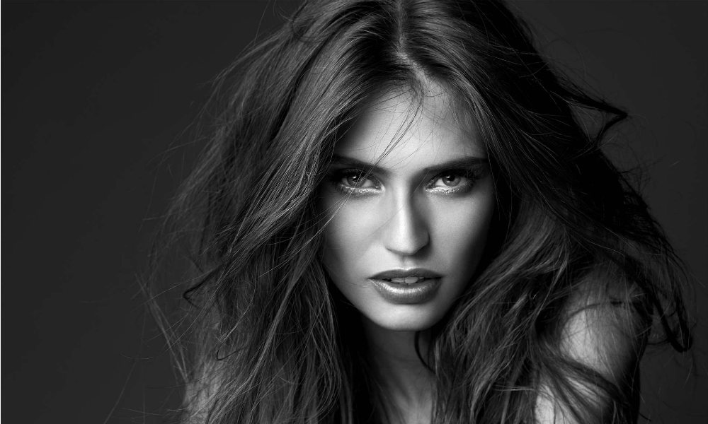 Bianca Balti posa in topless su Sports Illustrated