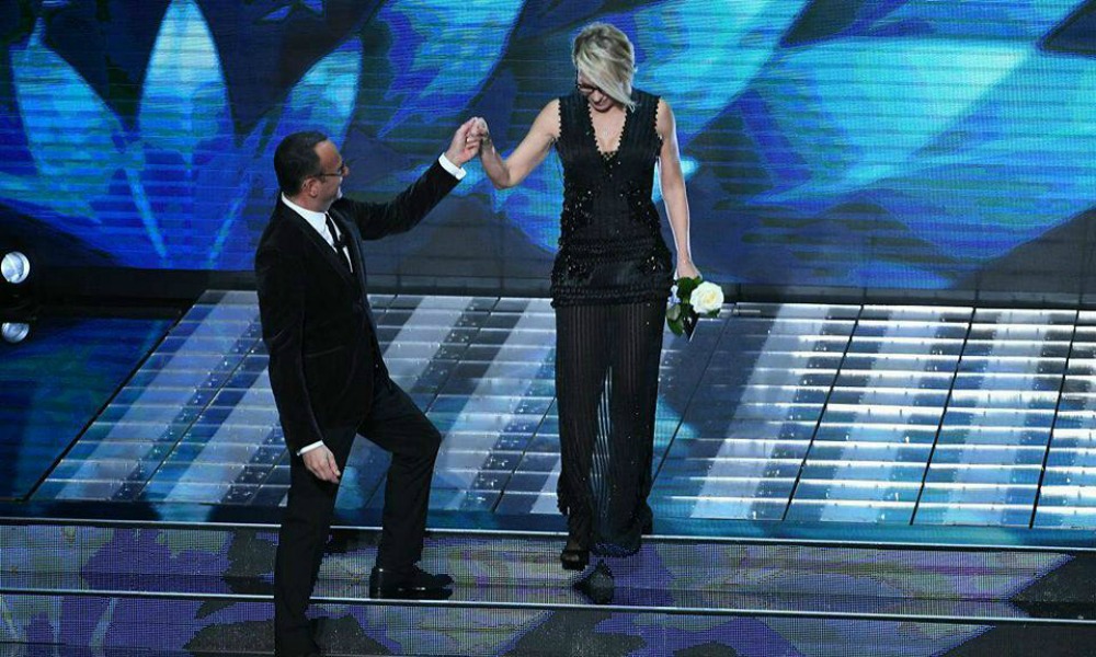 Sanremo, De Filippi ha "rubato" l'abito, ma a chi?