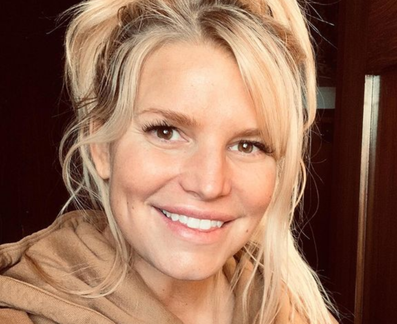 Jessica Simpson mostra il nuovo costume da bagno