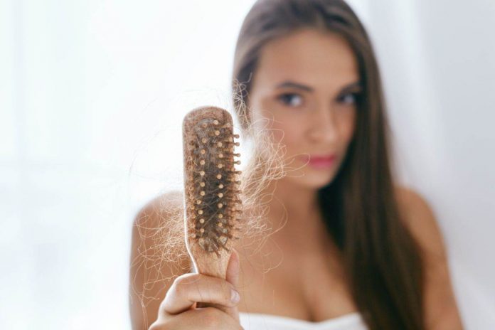 Capelli sulla spazzola