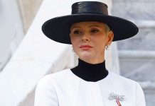 Charlene di Monaco look scuro estate