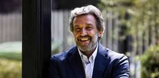 Flavio Insinna titolo di studio