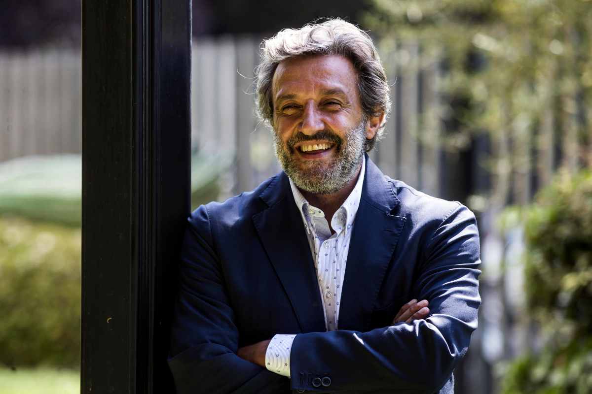 Flavio Insinna titolo di studio