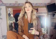 alba parietti il selfie in bagno