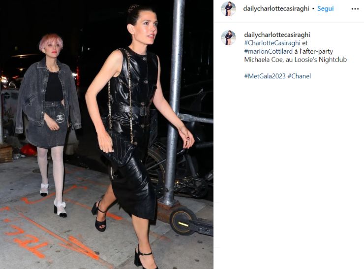 charlotte casiraghi look abito pelle met gala 