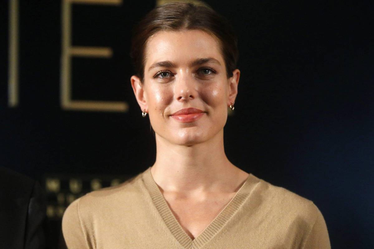 charlotte casiraghi look abito