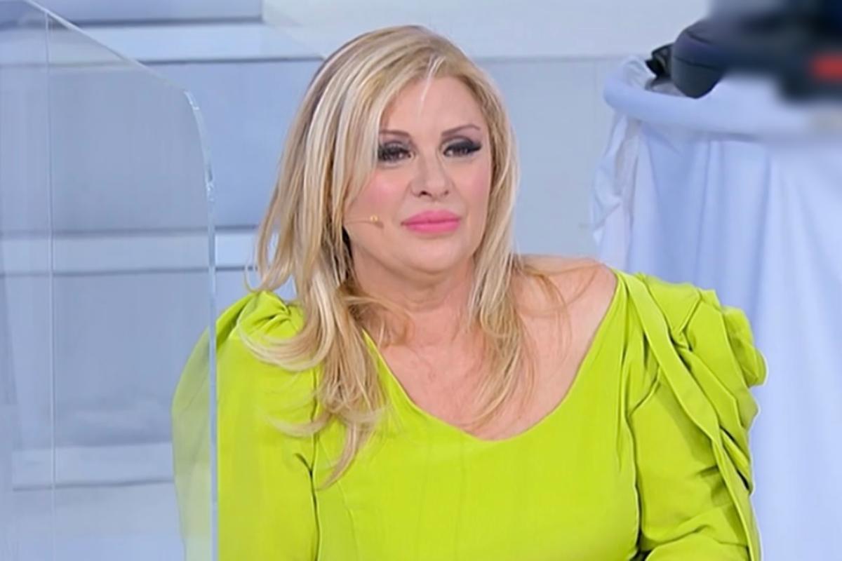 Tina Cipollari completo verde cerimonie