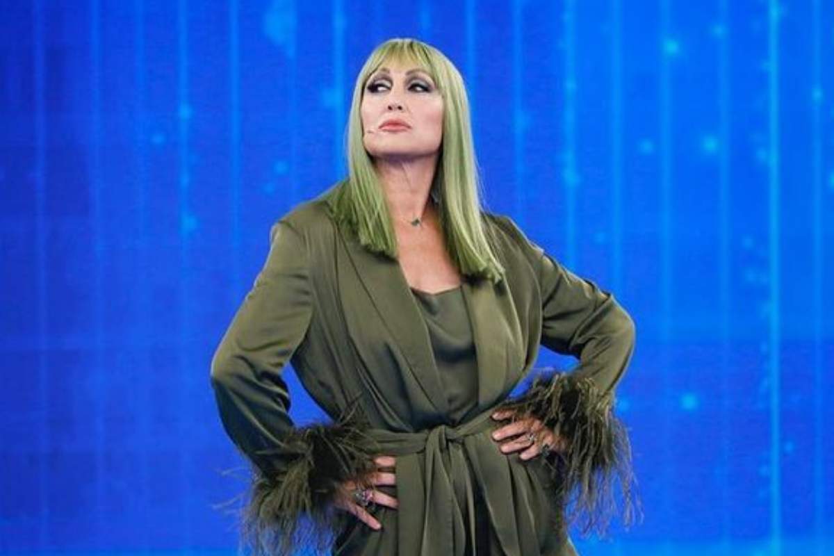 Alessandra Celentano. com'è coi capelli al naturale