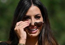 Elisabetta Gregoraci sorridente con occhiali