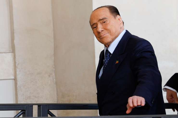 Silvio Berlusconi sorride