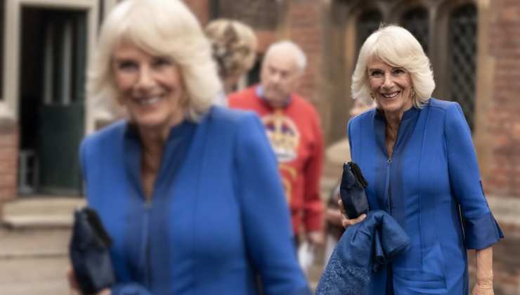 la tuta blu di camilla