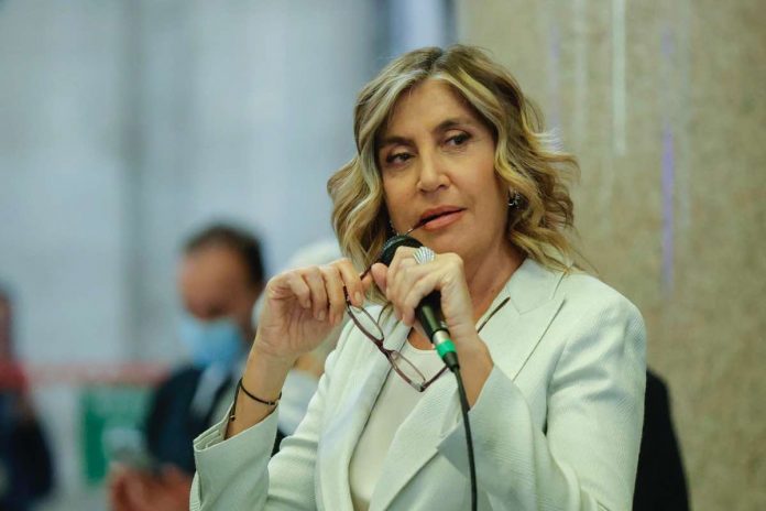 Myrta Merlino fa impazzire Instagram con la sua foto da ragazza