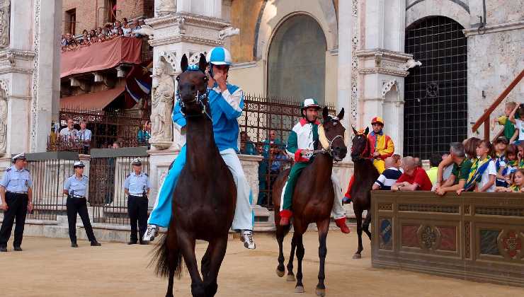 Il Palio di Siena è tra le feste peggiori per ChatGPT