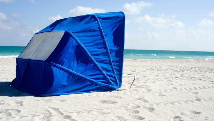 tenda sulla spiaggia