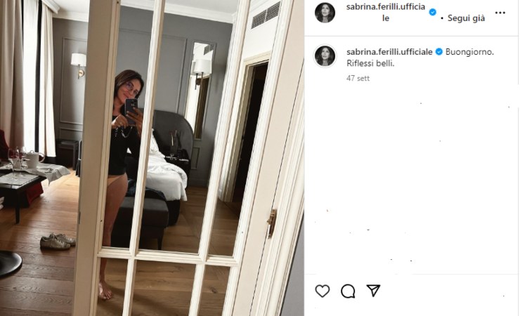 sabrina ferilli selfie specchio 