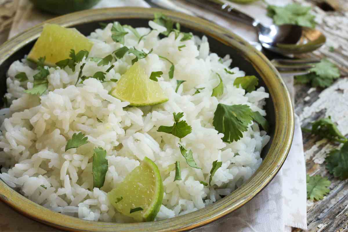 limone nell'insalata di riso