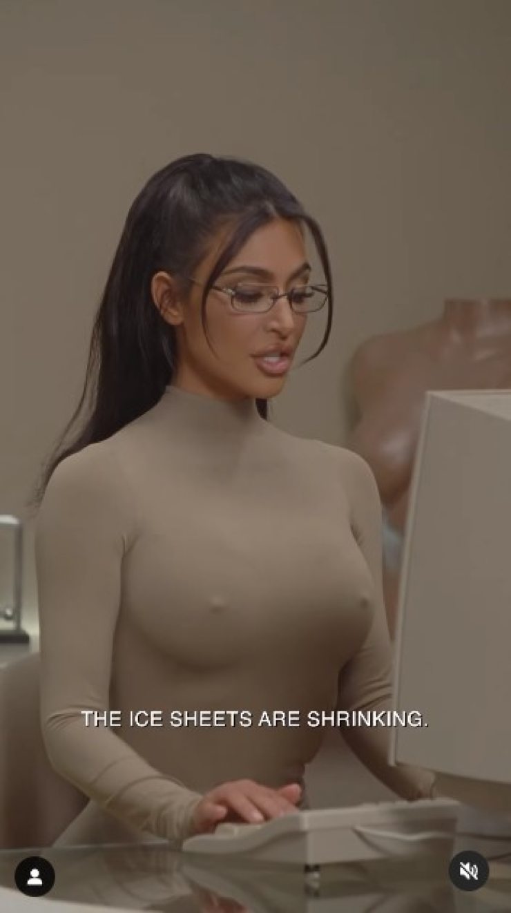 Kim Kardashian lingerie capezzoli
