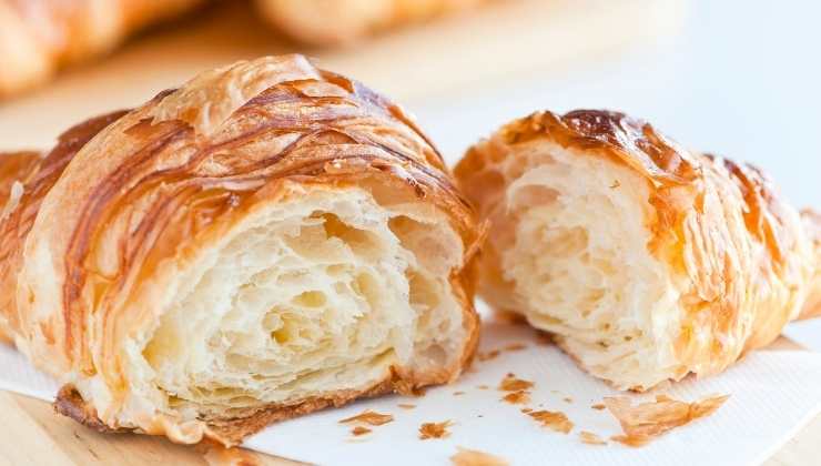 I cornetti fatti in casa, più buoni che al bar: la ricetta semplice e gustosa 