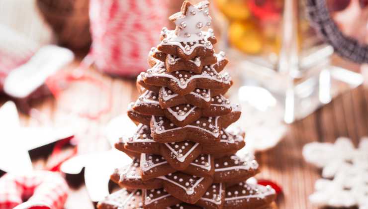 Come fare un albero di Natale con i biscotti