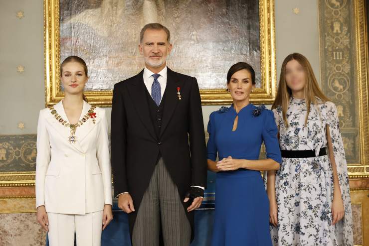 Letizia di Spagna outfit giuramento