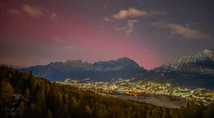 si è vista l'aurora boreale dalle dolomiti e dalla toscana