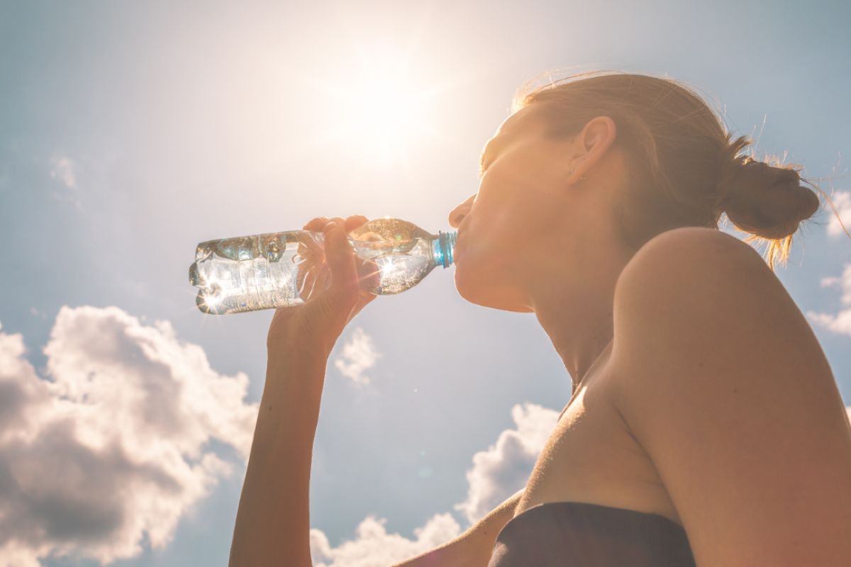 L'importanza di idratarsi durante le giornate calde