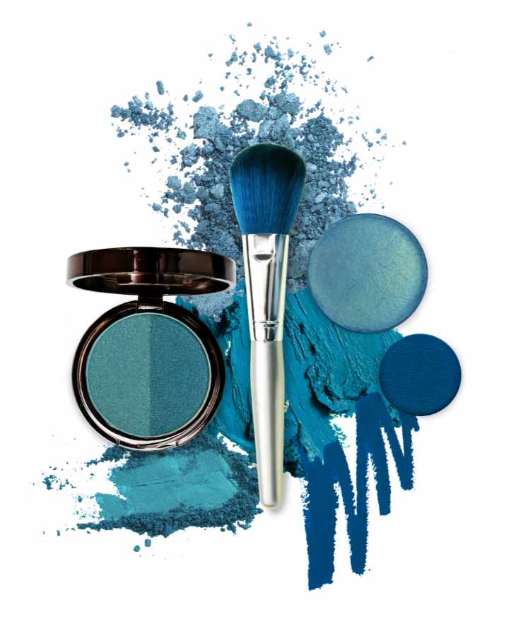 ombretti blu tendenza trucco estate 2024