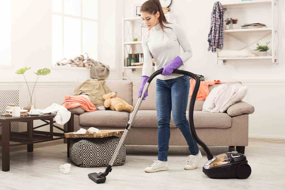 aspirapolvere pulizia soggiorno