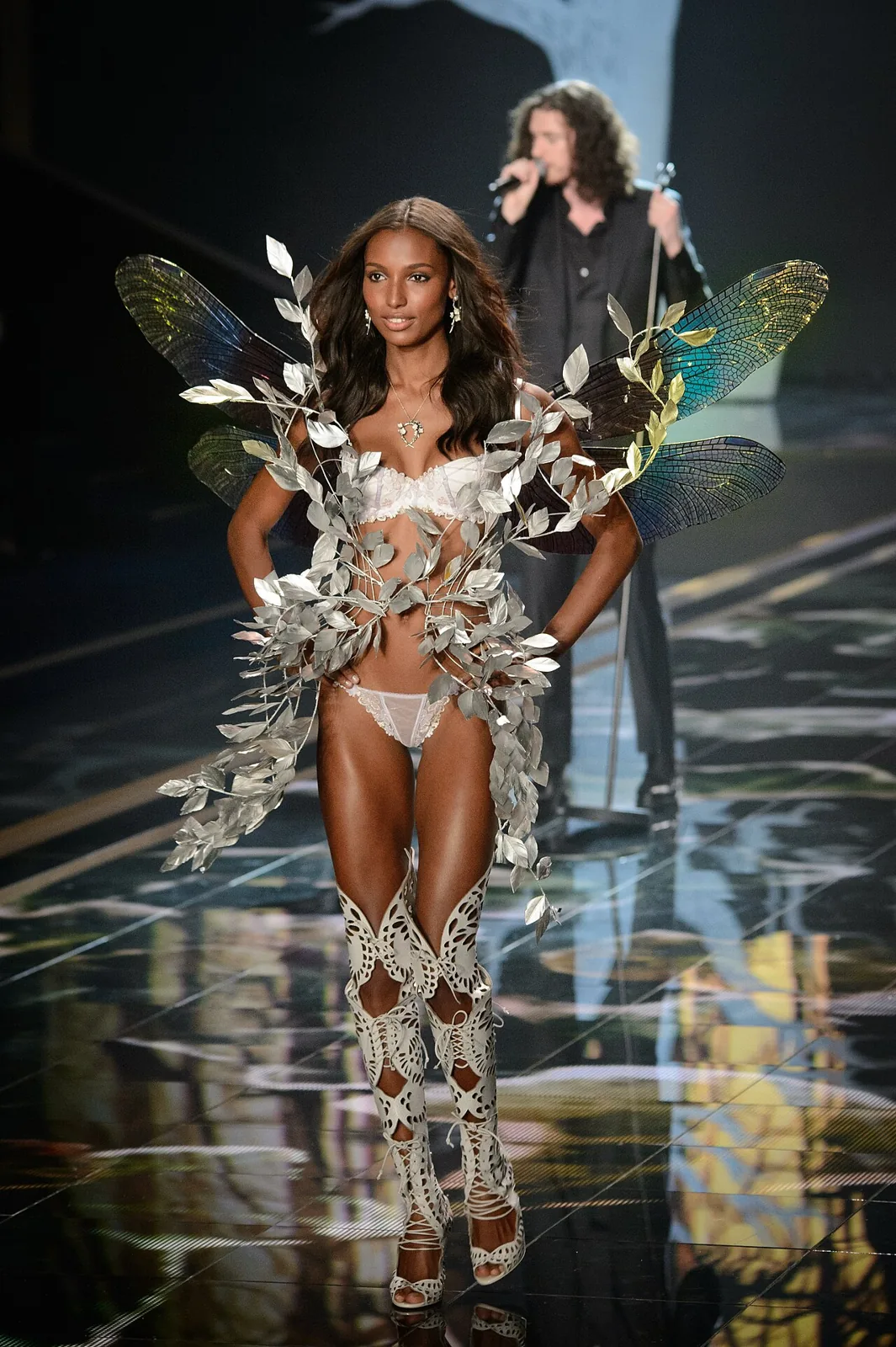 Victoria's Secret Fashion Show: backstage esclusivo e i look più iconici