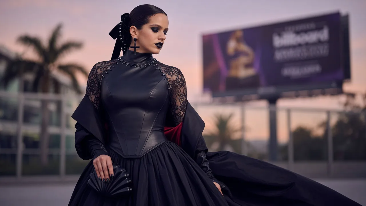 Rosalía Domina i Billboard Latin Music Awards in Tre Look All-Black